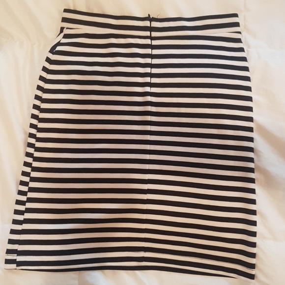 Striped skirt - Picture 2 of 3